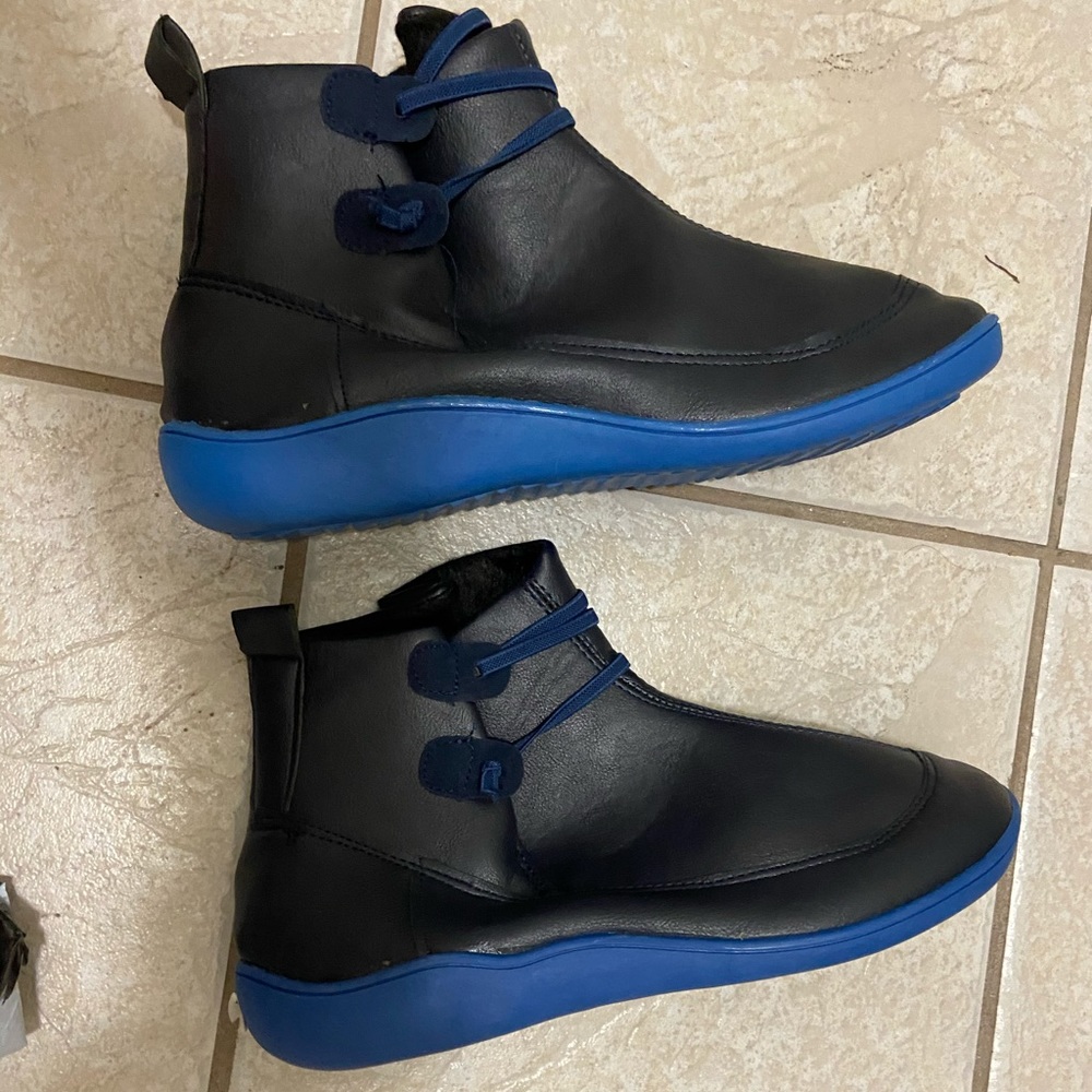 Water Shoes. Blue. NWOT Size 8/9. - Picture 2 of 4